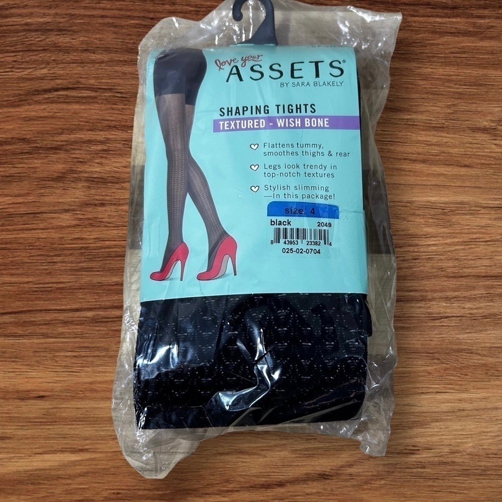 Spanx Assets Shaping Tights Red Black Textured Wishbone Size D 
New in Box